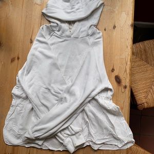 *URBAN OUTFITTERS SWEATSHIRT*